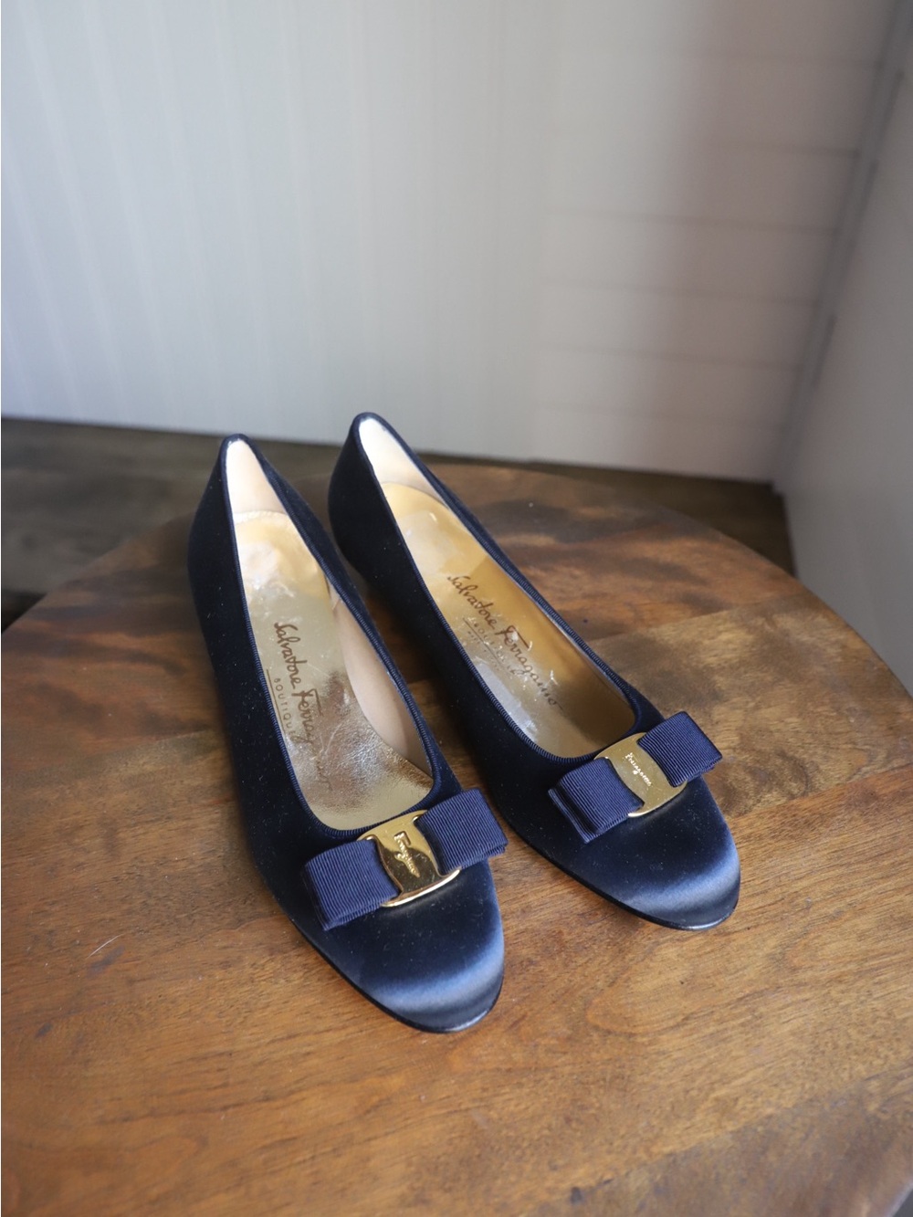 Salvatore Ferragamo navy Bow heels